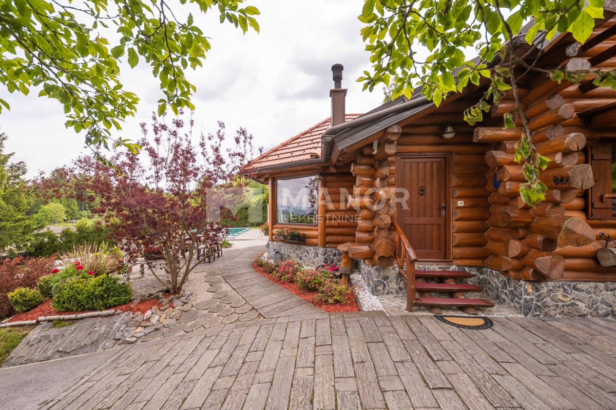 RAVNA GORA, KUPJAK – Villa di lusso in legno con piscina e centro benessere