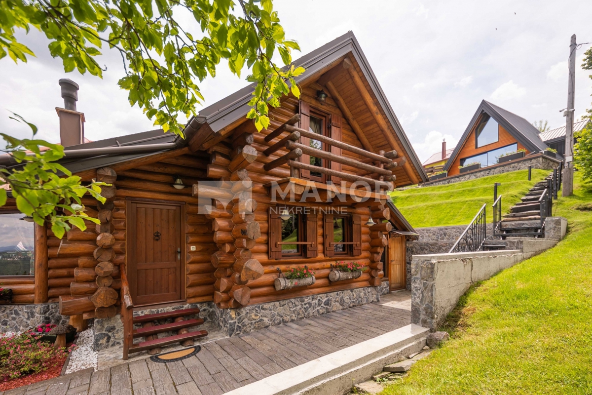 RAVNA GORA, KUPJAK – Villa di lusso in legno con piscina e centro benessere