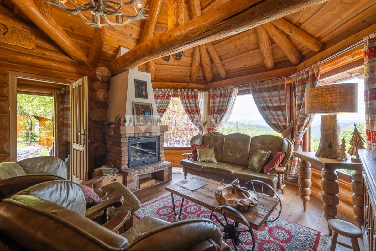 RAVNA GORA, KUPJAK – Villa di lusso in legno con piscina e centro benessere