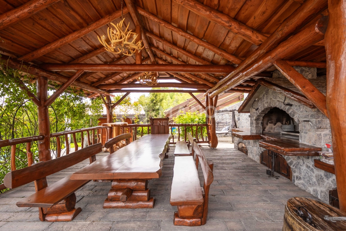 RAVNA GORA, KUPJAK – Villa di lusso in legno con piscina e centro benessere
