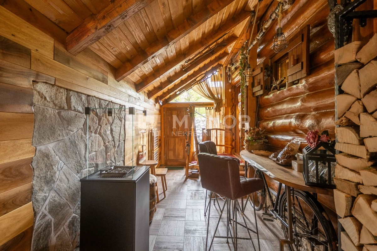 RAVNA GORA, KUPJAK – Villa di lusso in legno con piscina e centro benessere