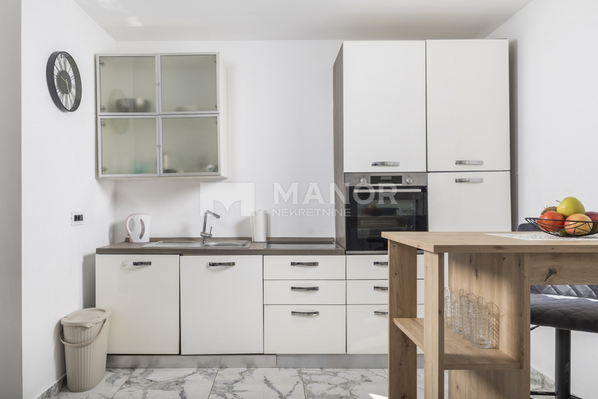 RIJEKA, BIVIO – Villa Két Lakással, Medencével és Tengeri Kilátással