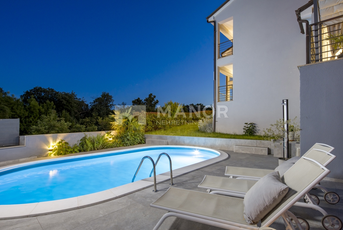 RIJEKA, BIVIO – Villa Két Lakással, Medencével és Tengeri Kilátással