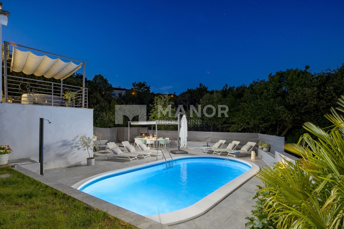 RIJEKA, BIVIO – Villa Két Lakással, Medencével és Tengeri Kilátással