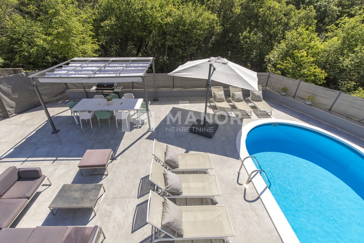 RIJEKA, BIVIO – Villa Két Lakással, Medencével és Tengeri Kilátással