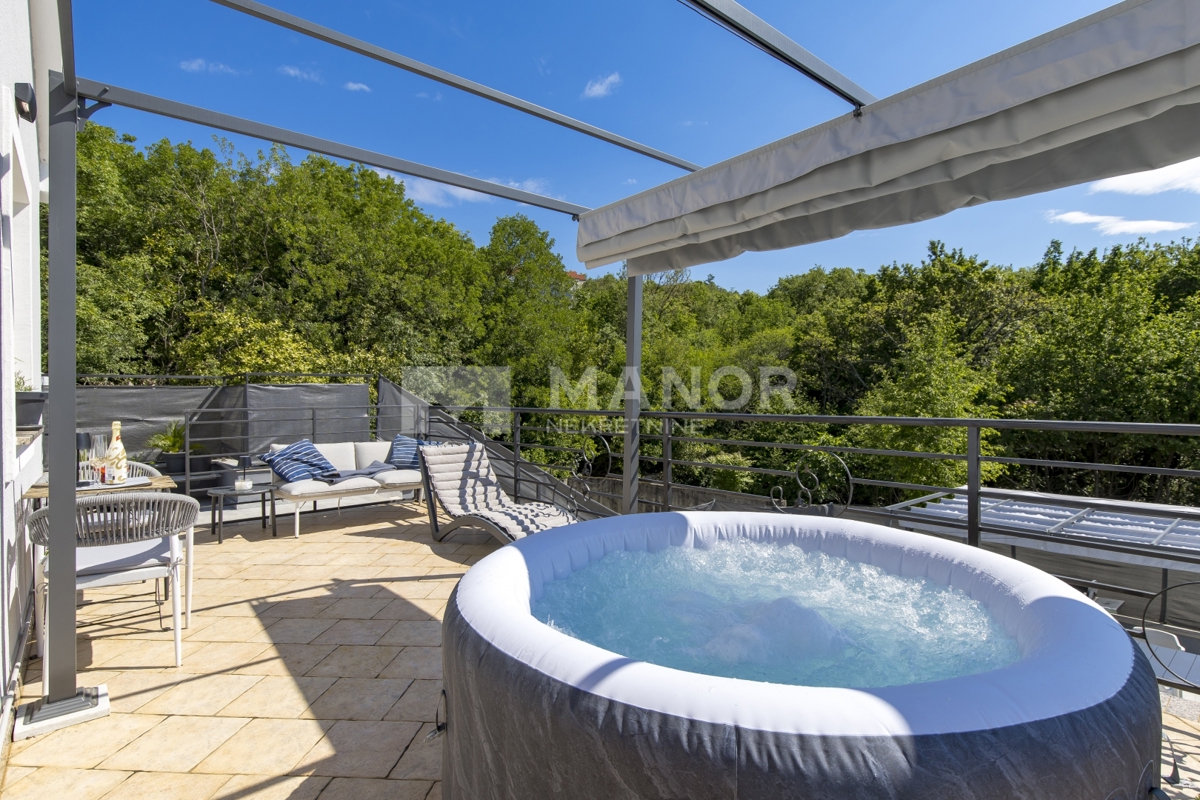 RIJEKA, BIVIO – Villa Két Lakással, Medencével és Tengeri Kilátással