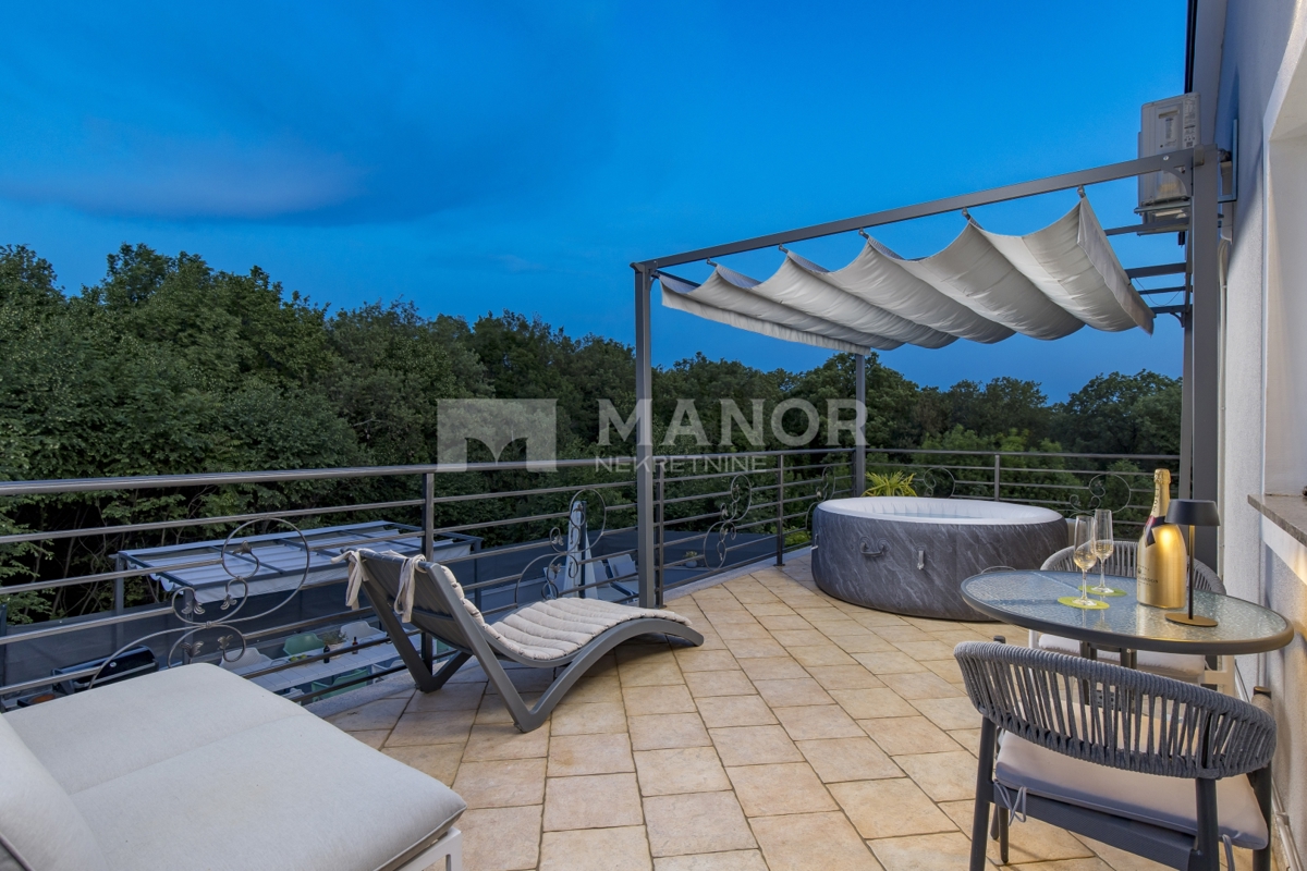 RIJEKA, BIVIO – Villa Két Lakással, Medencével és Tengeri Kilátással