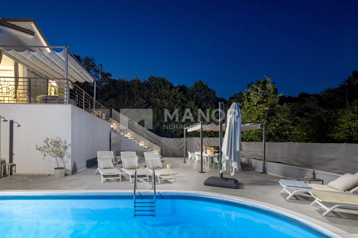 RIJEKA, BIVIO – Villa Két Lakással, Medencével és Tengeri Kilátással