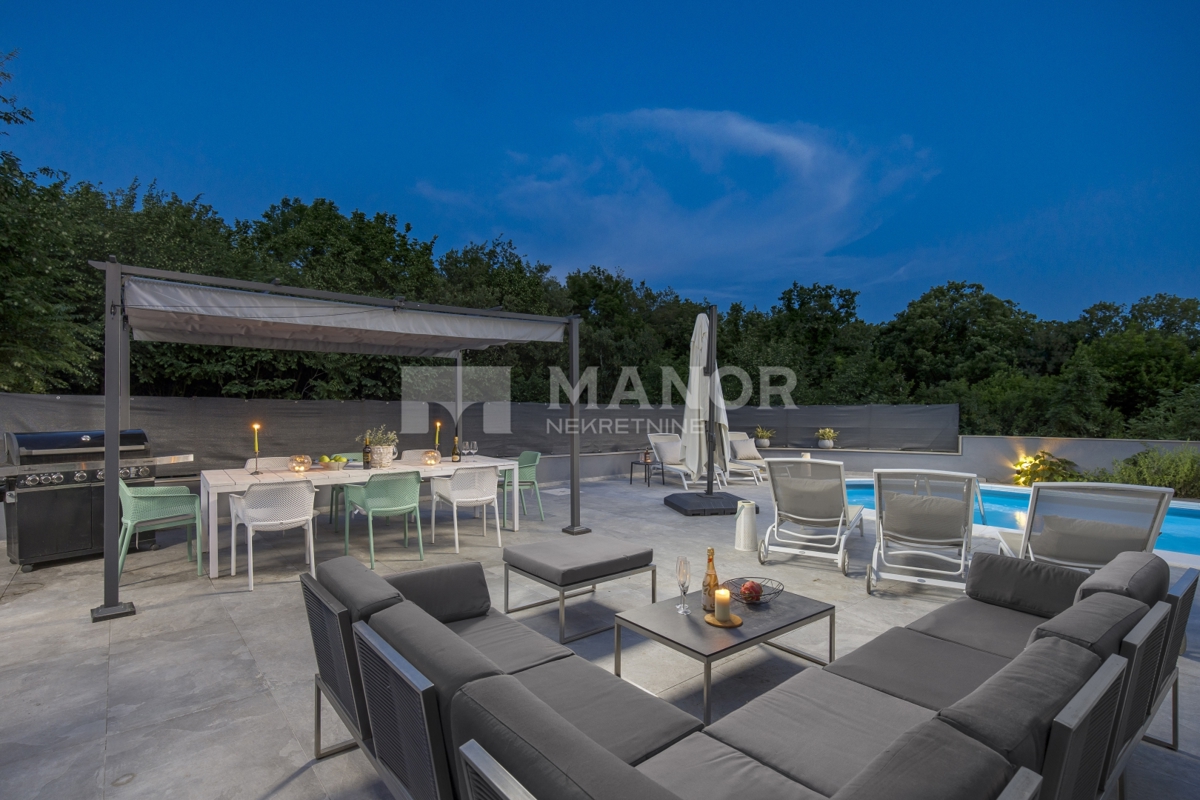 RIJEKA, BIVIO – Villa Két Lakással, Medencével és Tengeri Kilátással