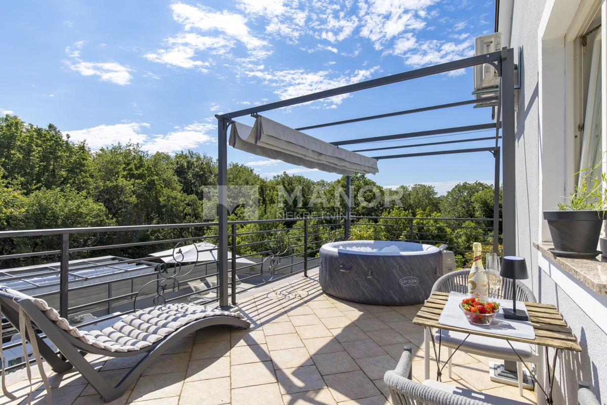 RIJEKA, BIVIO – Villa Két Lakással, Medencével és Tengeri Kilátással