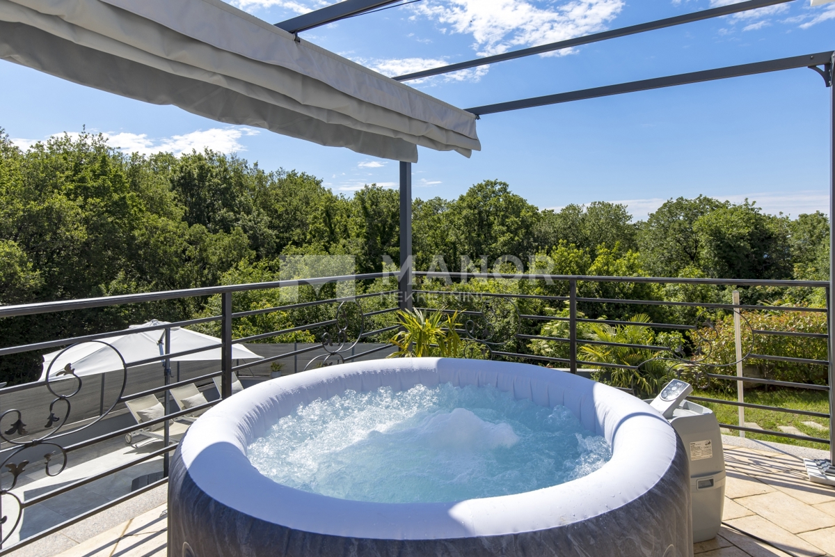 RIJEKA, BIVIO – Villa Két Lakással, Medencével és Tengeri Kilátással