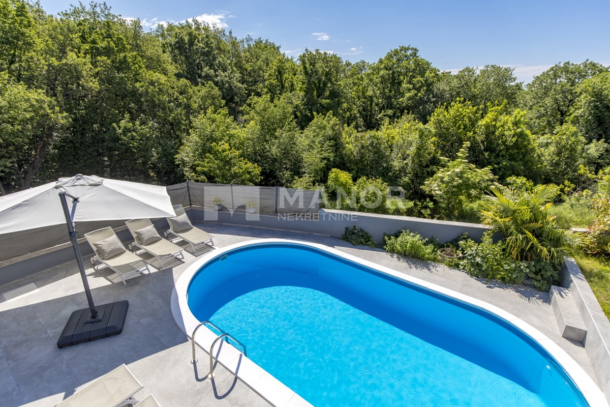 RIJEKA, BIVIO – Villa Két Lakással, Medencével és Tengeri Kilátással