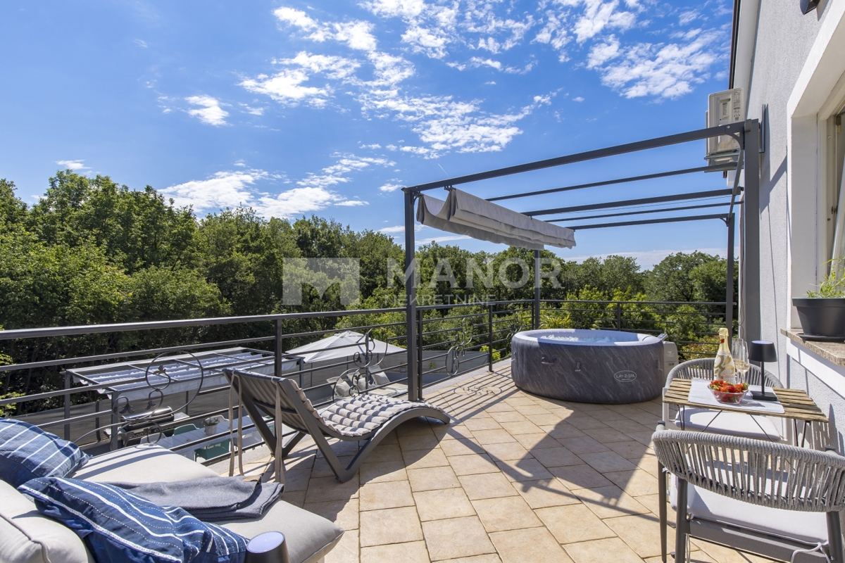 RIJEKA, BIVIO – Villa Két Lakással, Medencével és Tengeri Kilátással