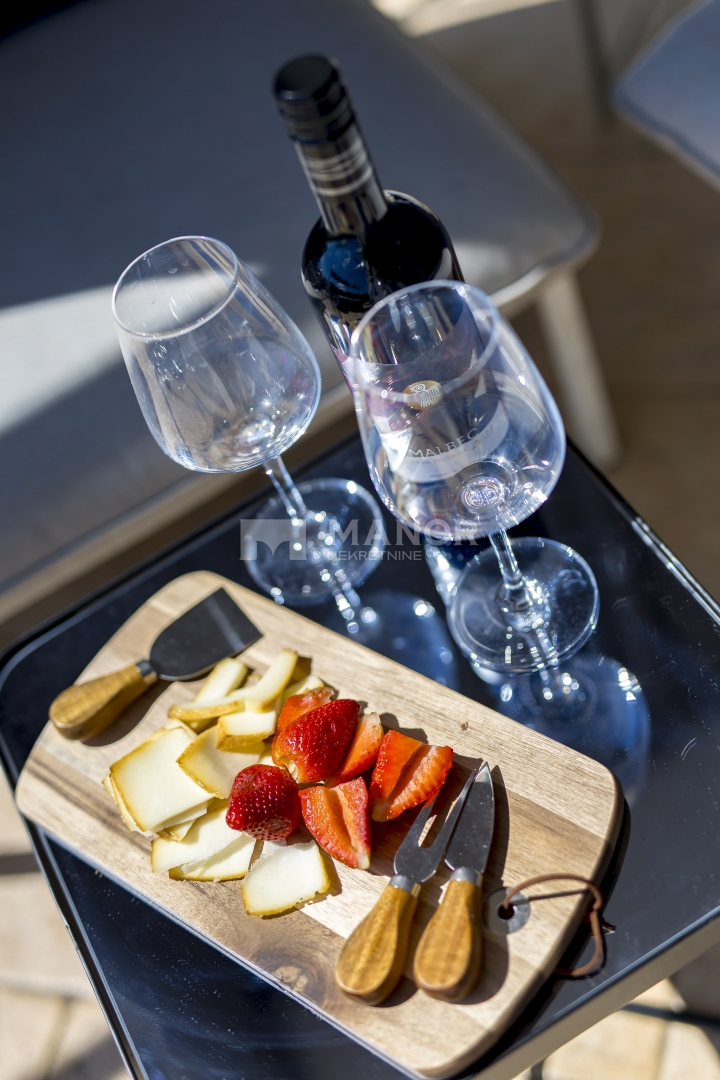 RIJEKA, BIVIO – Villa Két Lakással, Medencével és Tengeri Kilátással