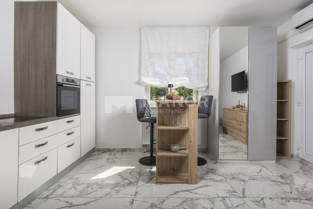 RIJEKA, BIVIO – Villa Két Lakással, Medencével és Tengeri Kilátással