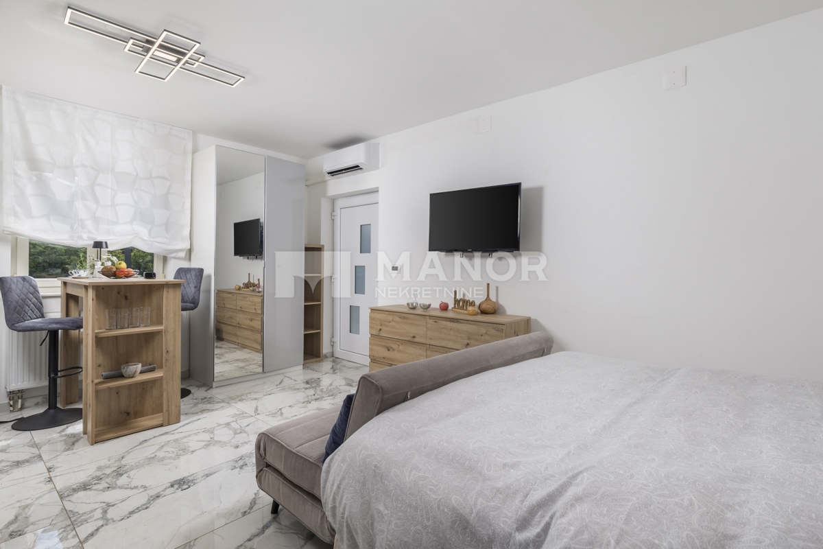 RIJEKA, BIVIO – Villa Két Lakással, Medencével és Tengeri Kilátással