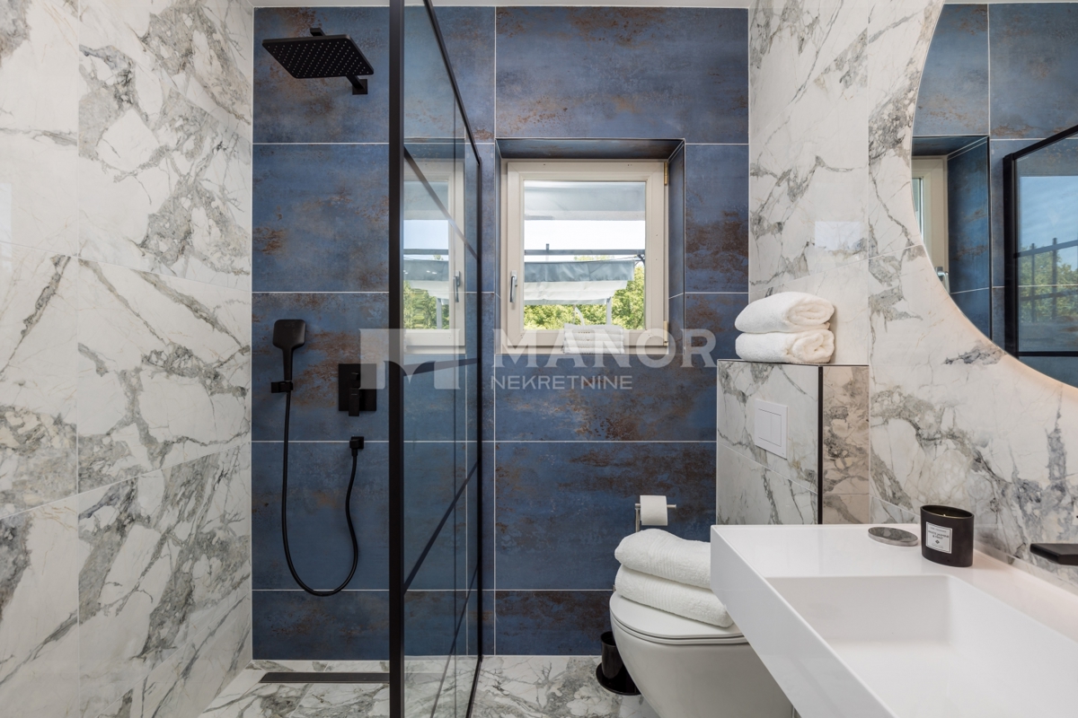 RIJEKA, BIVIO – Villa Két Lakással, Medencével és Tengeri Kilátással