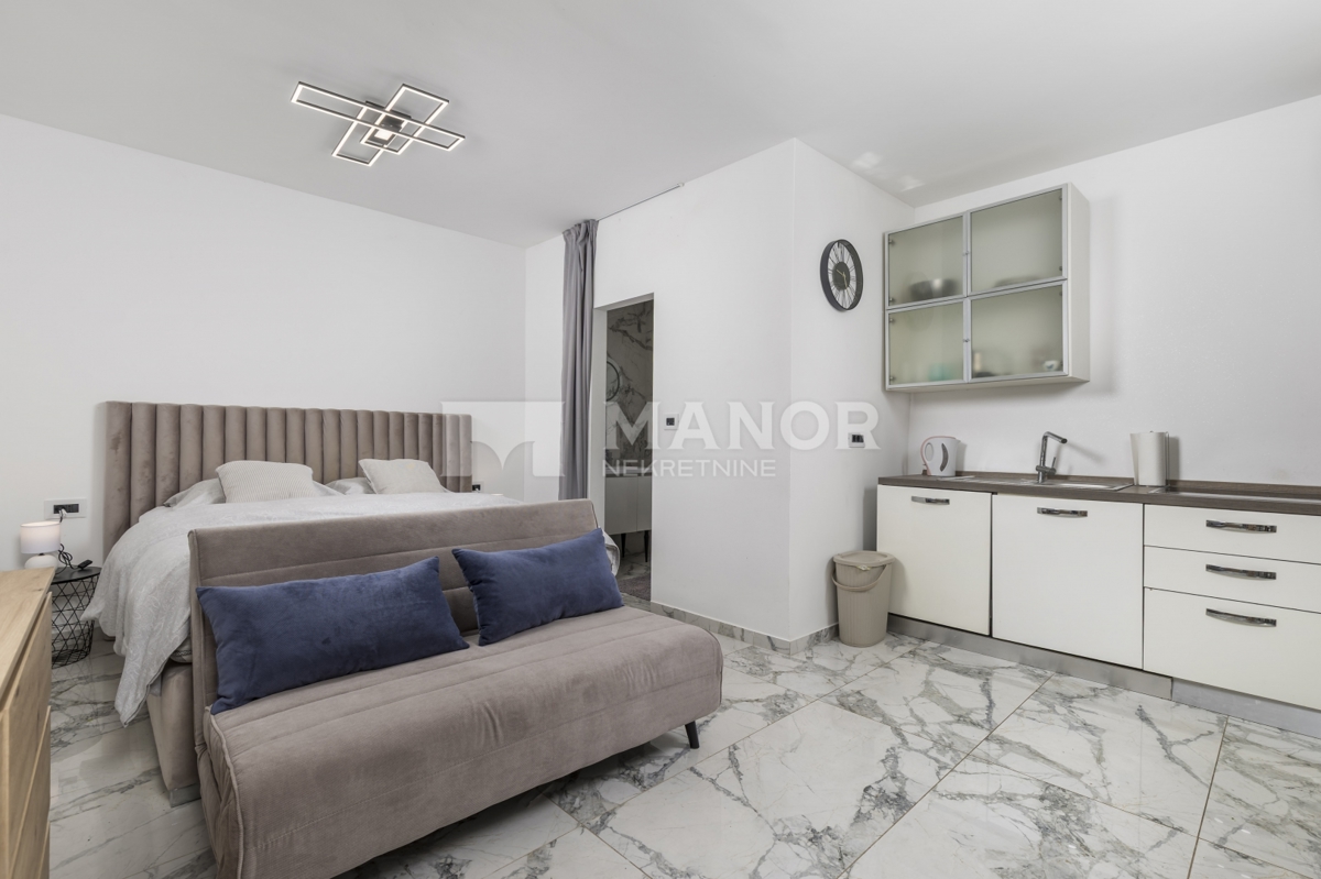 RIJEKA, BIVIO – Villa Két Lakással, Medencével és Tengeri Kilátással