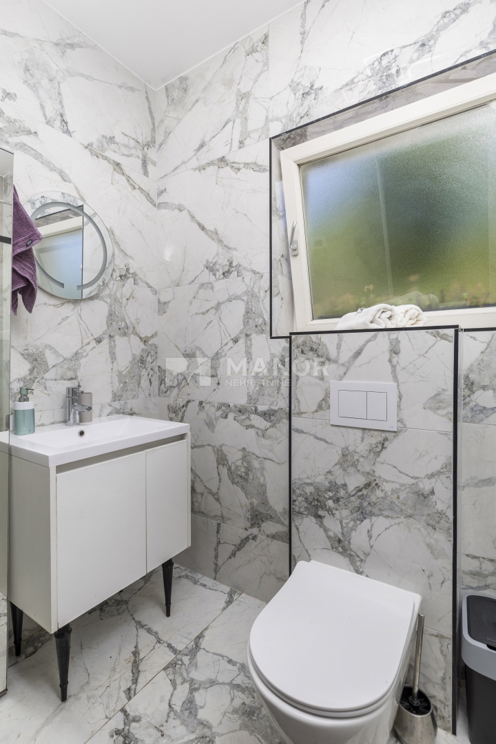 RIJEKA, BIVIO – Villa Két Lakással, Medencével és Tengeri Kilátással