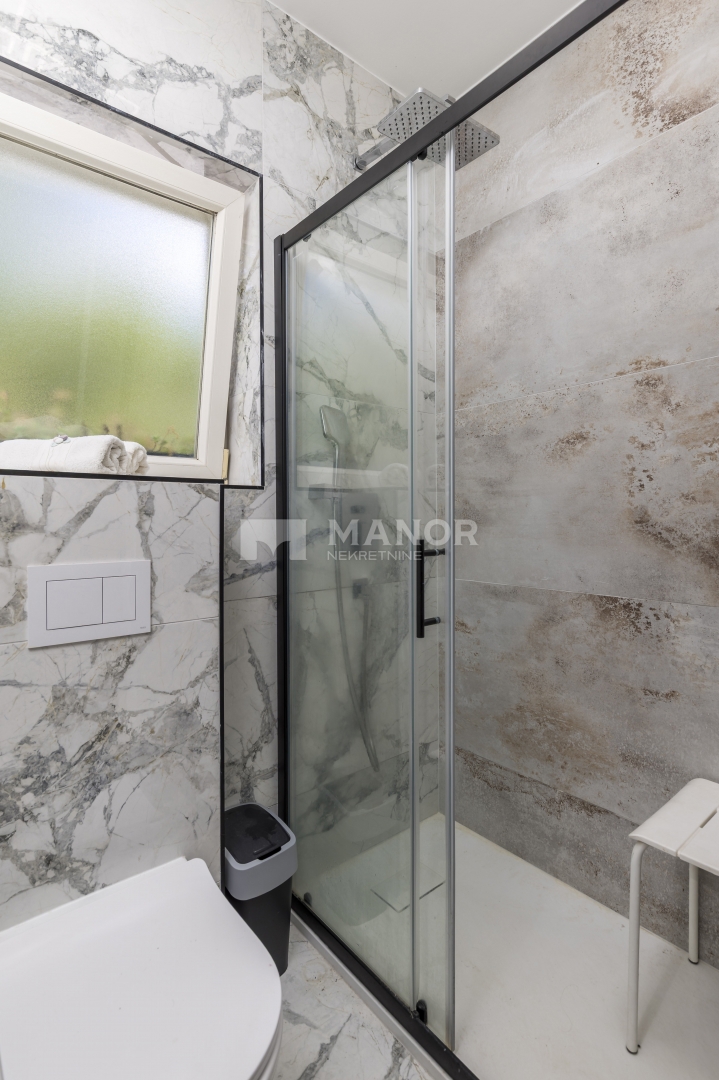 RIJEKA, BIVIO – Villa Két Lakással, Medencével és Tengeri Kilátással