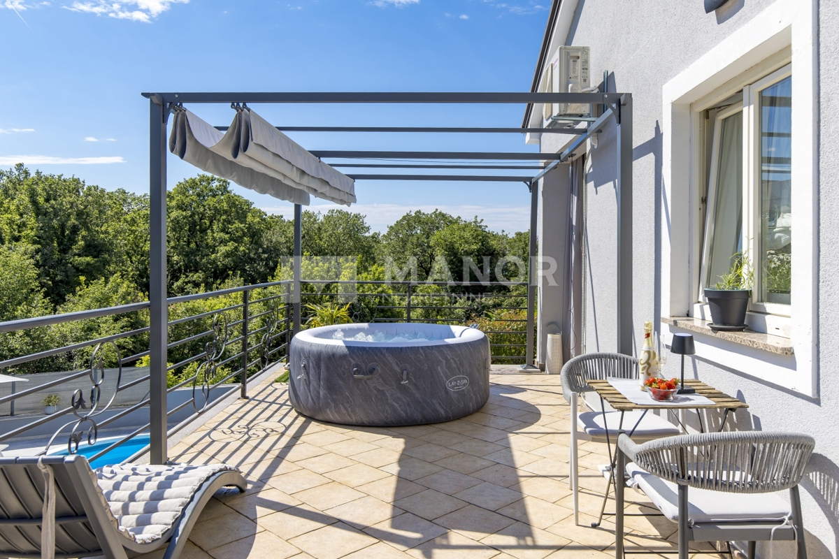 RIJEKA, BIVIO – Villa Két Lakással, Medencével és Tengeri Kilátással