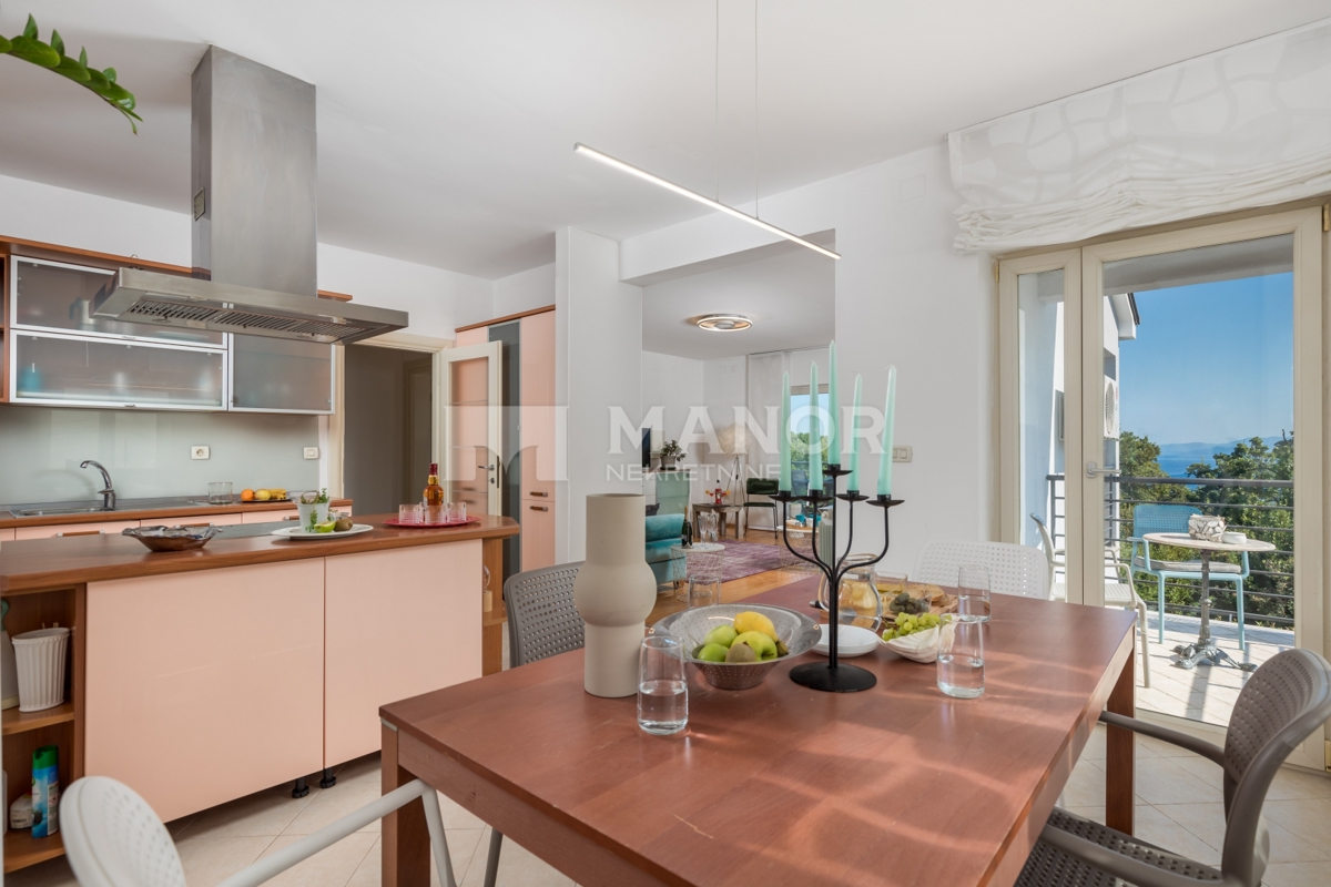 RIJEKA, BIVIO – Villa Két Lakással, Medencével és Tengeri Kilátással