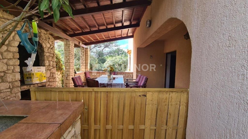 LUSSINO – Casa indipendente con 3 appartamenti, 309 m²