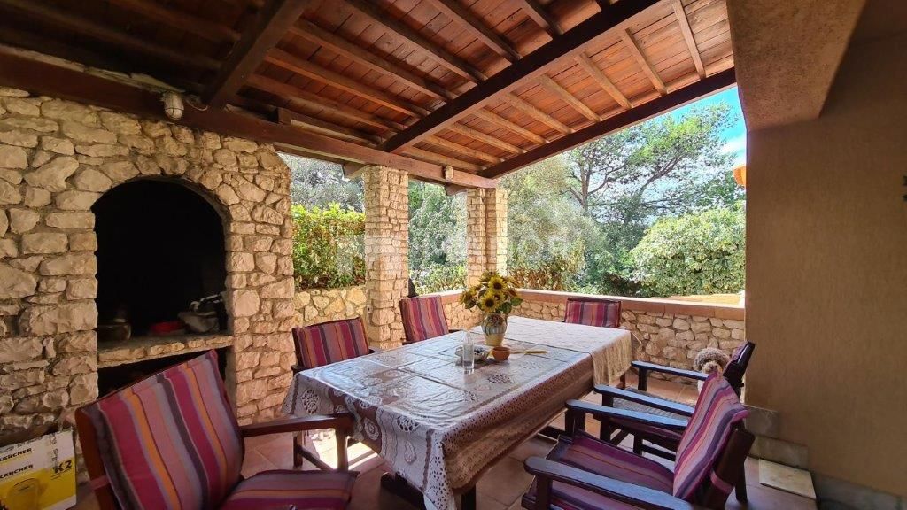 LUSSINO – Casa indipendente con 3 appartamenti, 309 m²