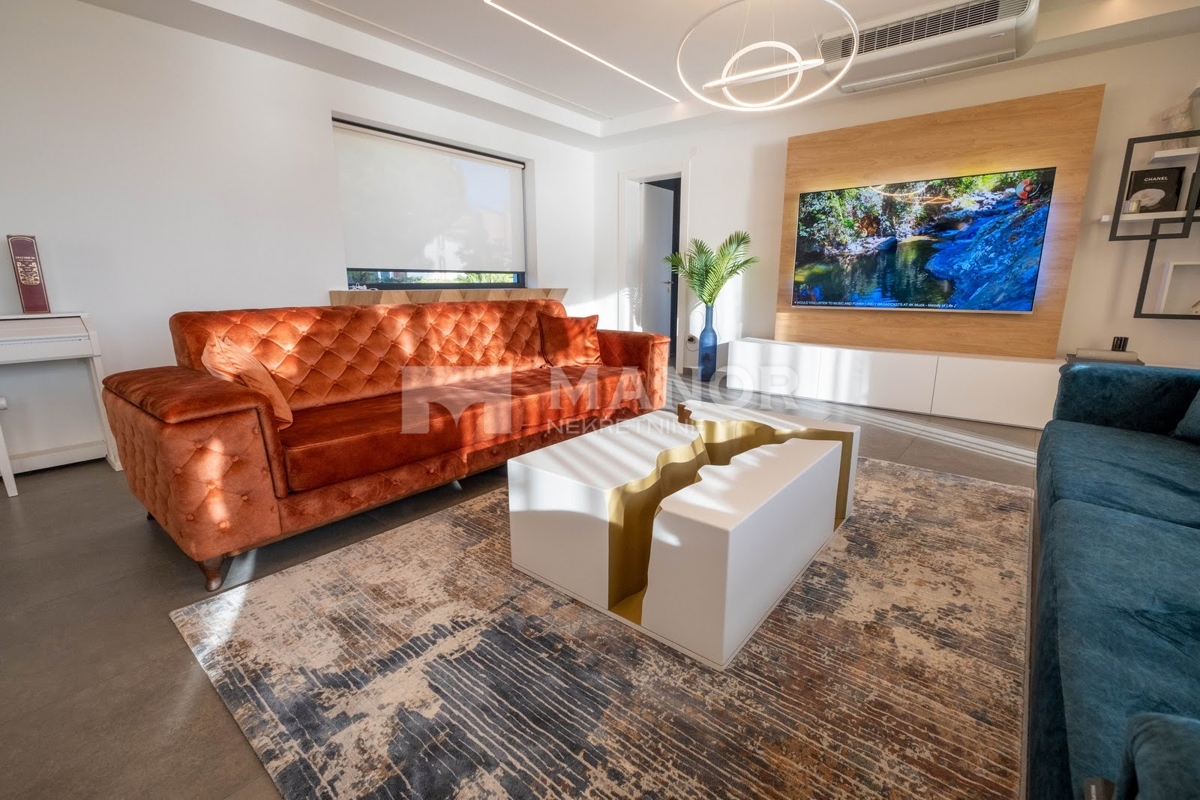 OPATIJA, VOLOSKO – Attico unico su due livelli con vista panoramica