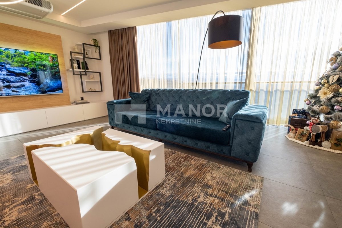 OPATIJA, VOLOSKO – Attico unico su due livelli con vista panoramica