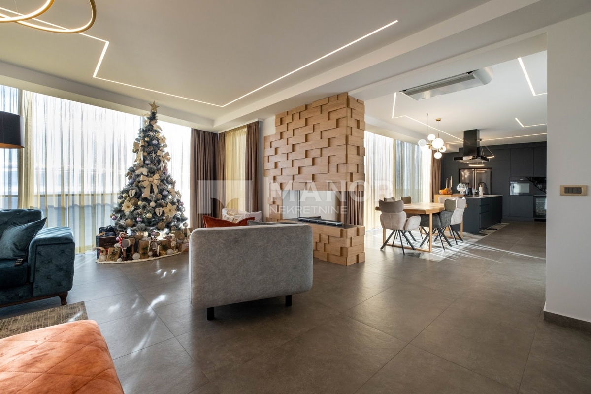 OPATIJA, VOLOSKO – Attico unico su due livelli con vista panoramica