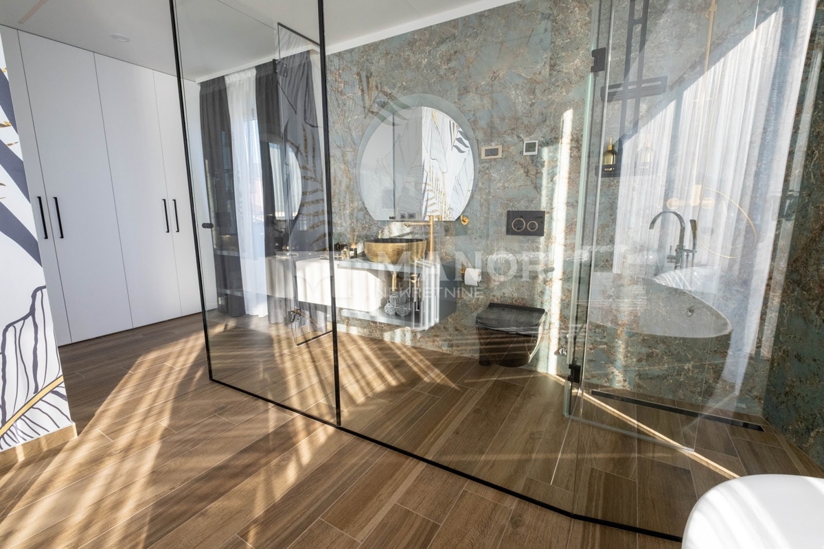 OPATIJA, VOLOSKO – Attico unico su due livelli con vista panoramica