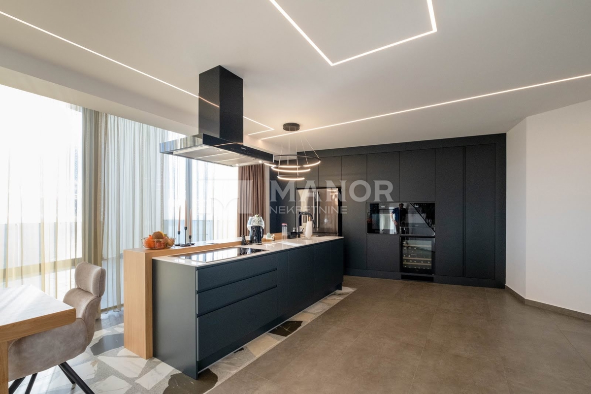 OPATIJA, VOLOSKO – Attico unico su due livelli con vista panoramica