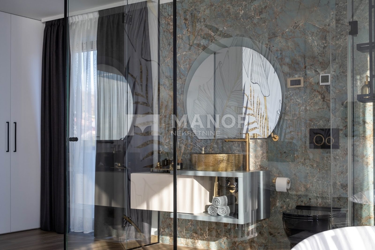 OPATIJA, VOLOSKO – Attico unico su due livelli con vista panoramica