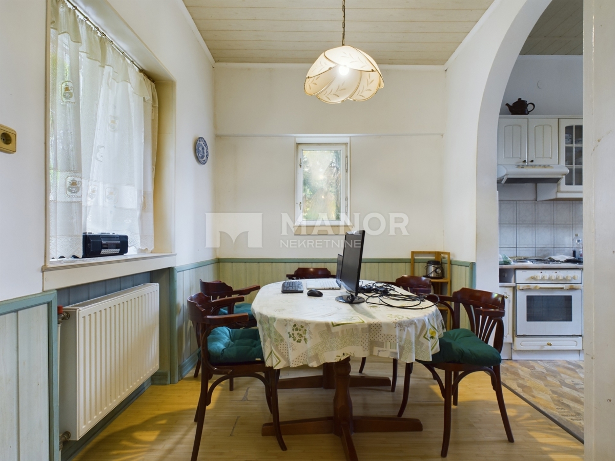 OPATIJA, CENTRO – Appartamento 3 camere da letto + sala da pranzo in villa austro-ungarica, a 50 m dal mare
