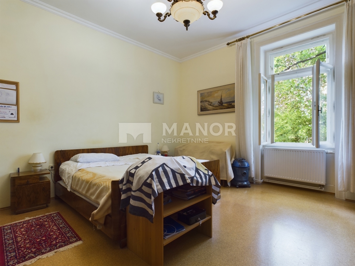 OPATIJA, CENTRO – Appartamento 3 camere da letto + sala da pranzo in villa austro-ungarica, a 50 m dal mare