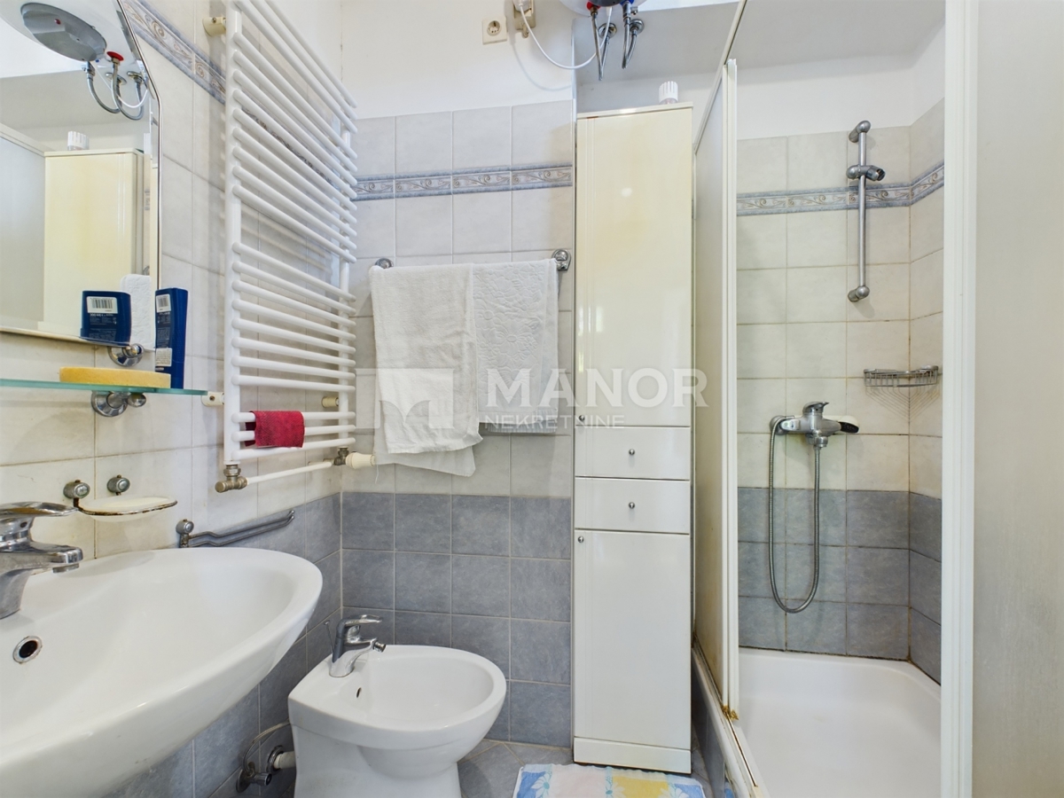 OPATIJA, CENTRO – Appartamento 3 camere da letto + sala da pranzo in villa austro-ungarica, a 50 m dal mare