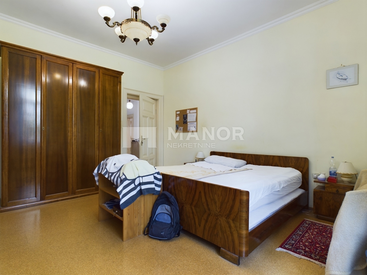 OPATIJA, CENTRO – Appartamento 3 camere da letto + sala da pranzo in villa austro-ungarica, a 50 m dal mare