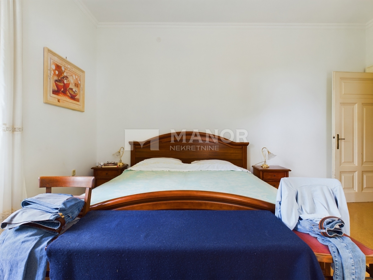 OPATIJA, CENTRO – Appartamento 3 camere da letto + sala da pranzo in villa austro-ungarica, a 50 m dal mare