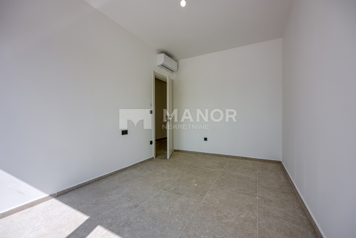 ISOLA DI KRK - Nuova costruzione! Casa bifamiliare con piscina e vista