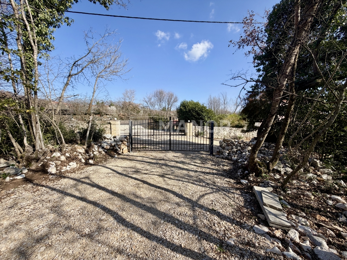 Kras, Dobrinj, 770m2