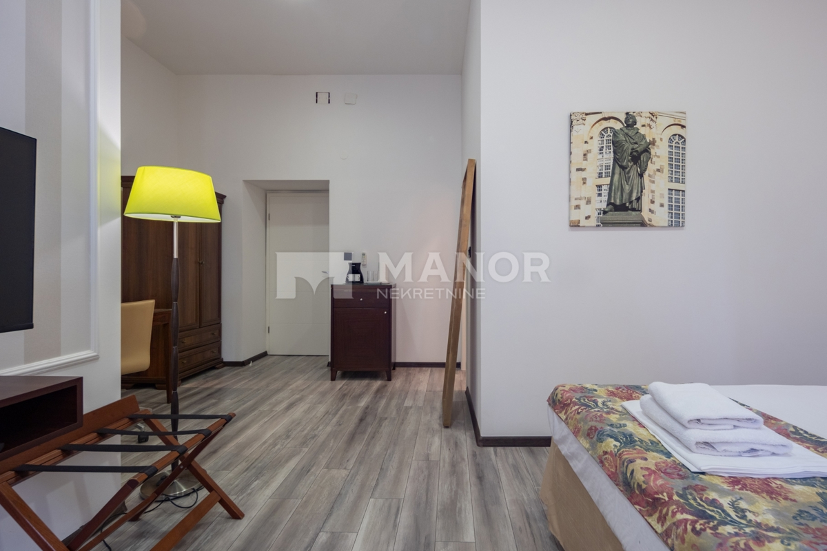 RIJEKA, SUŠAK – Opportunità d'investimento! Appartamento lussuosamente arredato con 5 monolocali – 144 m², vicino al centro, affitto turistico consolidato.