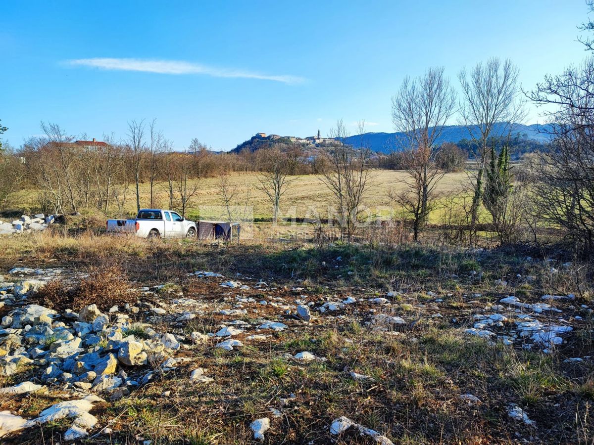Buzet, 1.124m2