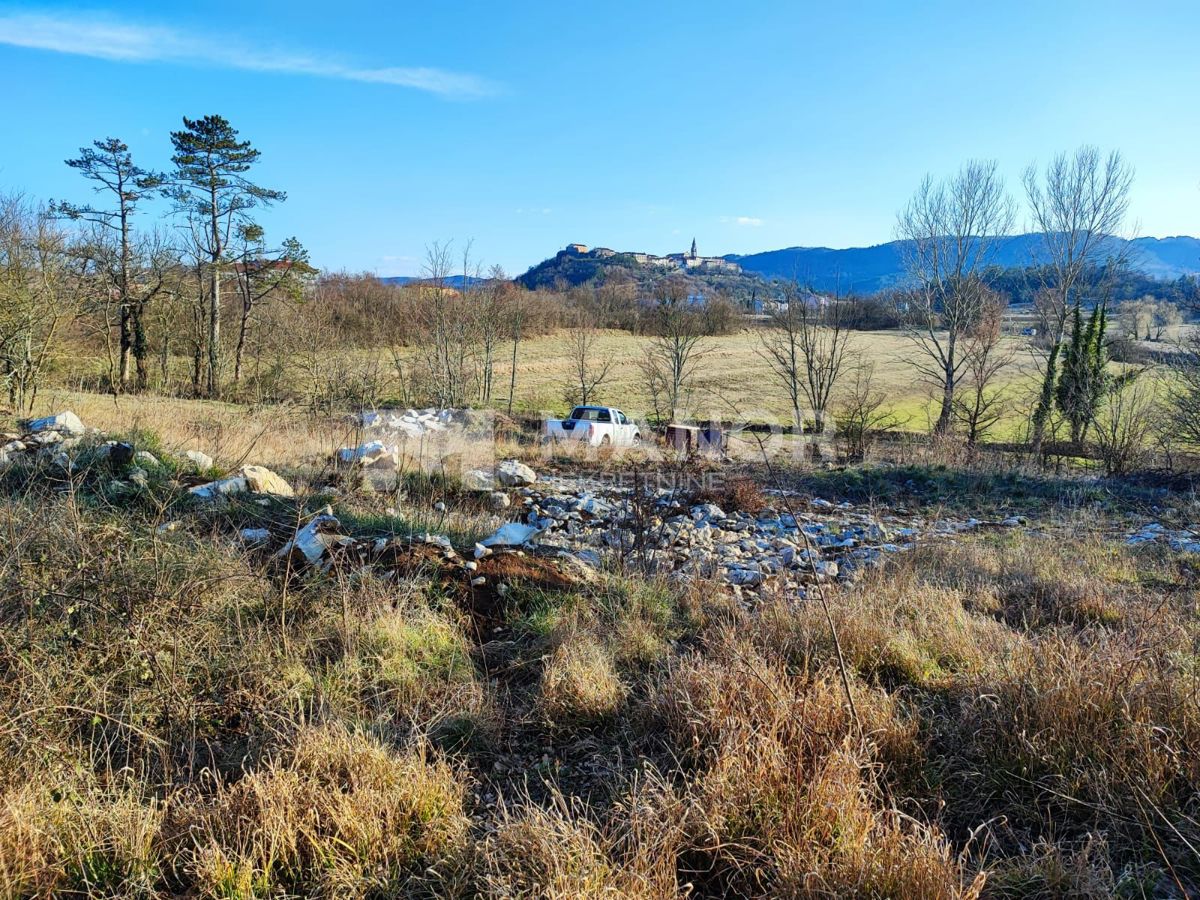 Buzet, 1.124m2