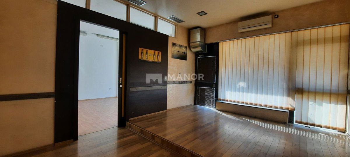 Commerciale Hosti, Rijeka, 83m2