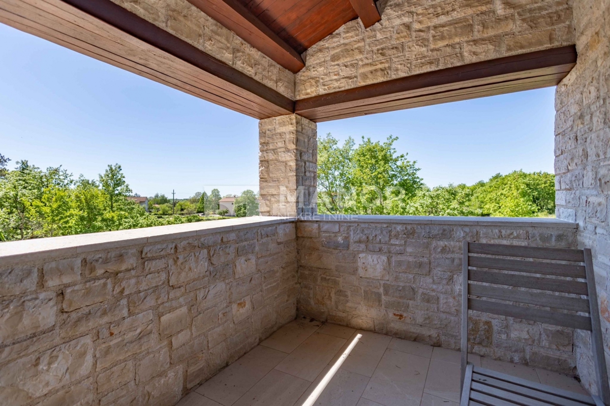 Istria, Sv. Lovreč - Villa in pietra con ampio giardino e piscina