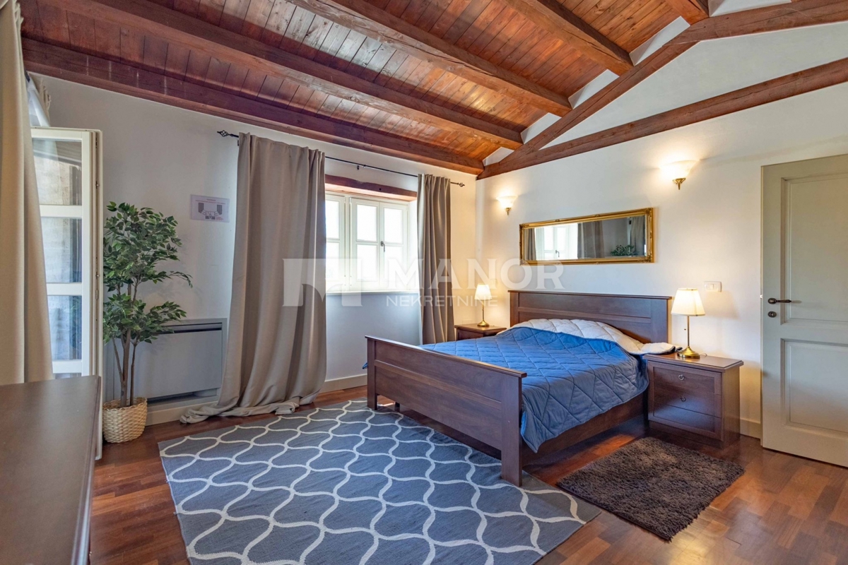 Istria, Sv. Lovreč - Villa in pietra con ampio giardino e piscina