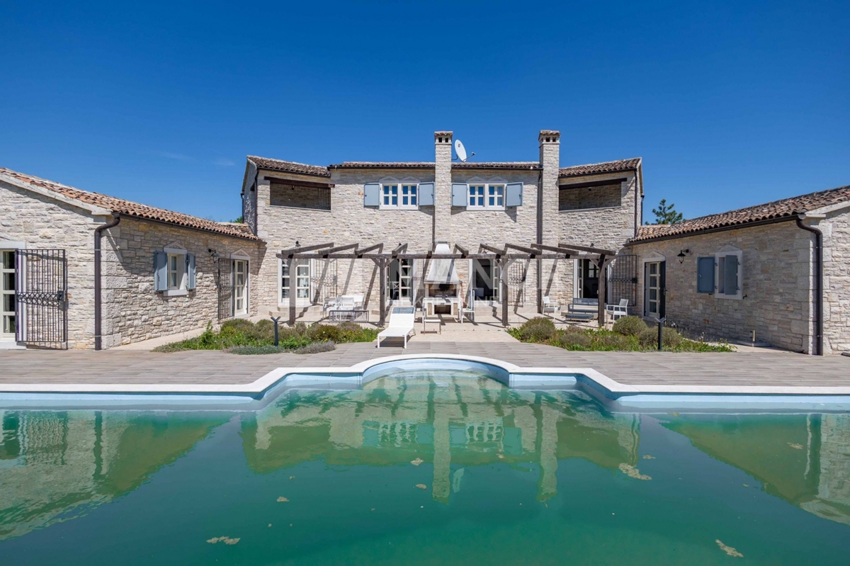 Istria, Sv. Lovreč - Villa in pietra con ampio giardino e piscina