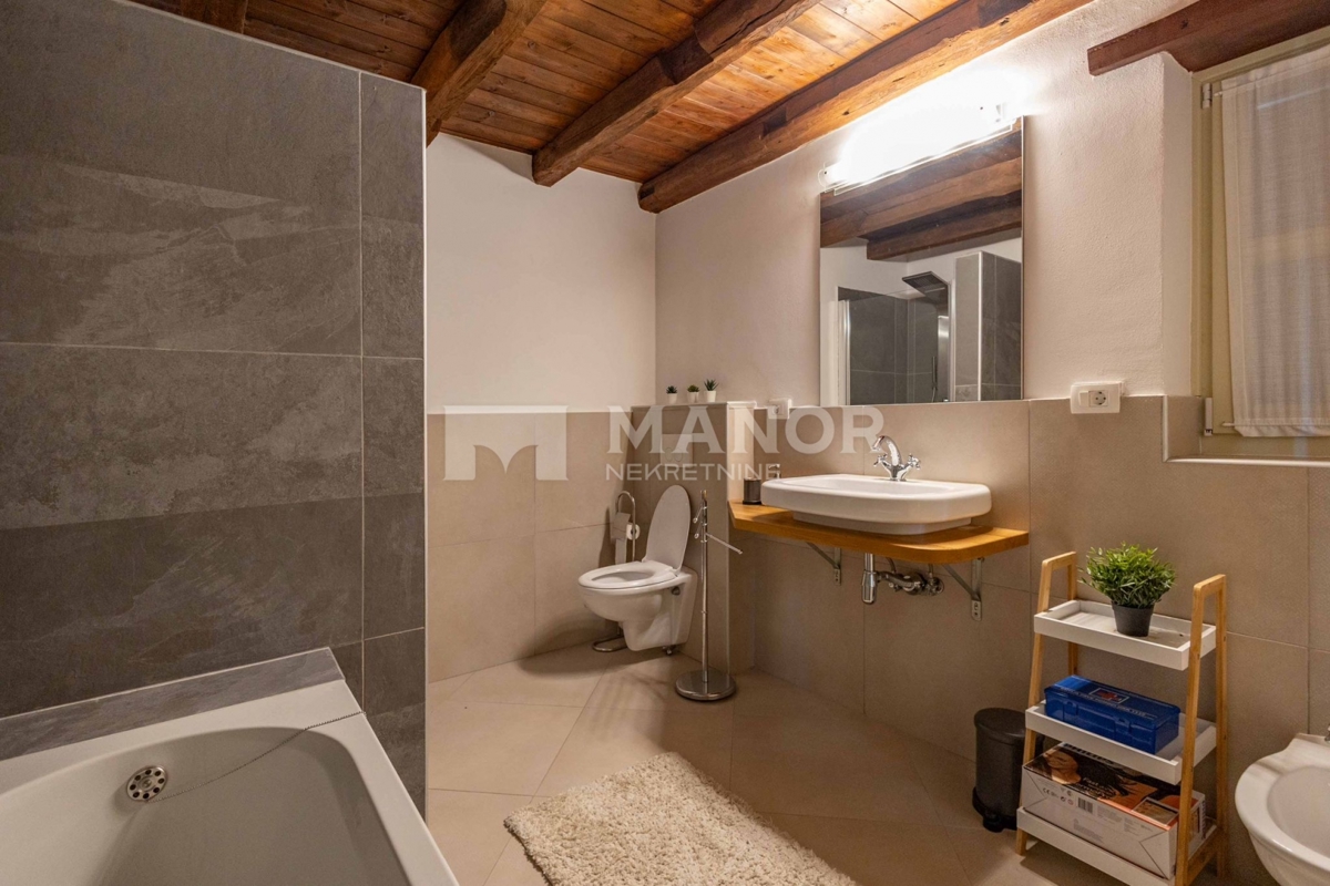 Istria, Sv. Lovreč - Villa in pietra con ampio giardino e piscina