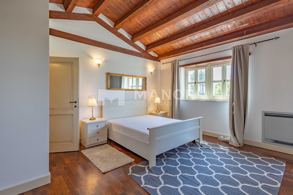 Istria, Sv. Lovreč - Villa in pietra con ampio giardino e piscina